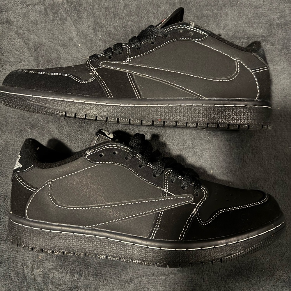 Air Jordan one Lowe’s Travis Scott phantoms
